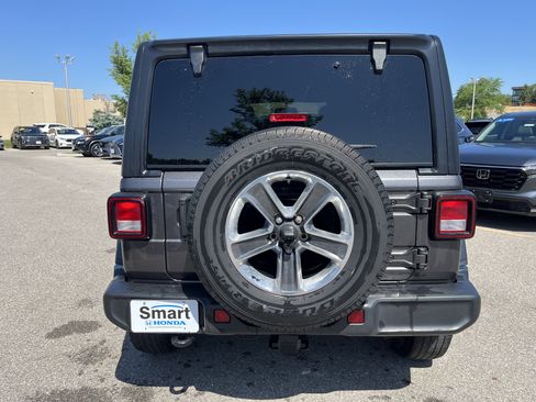 Used 2021 Jeep Wrangler Unlimited Sahara AWD/4WD image 10