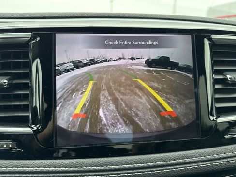 Used 2020 Chrysler Pacifica Limited image 16