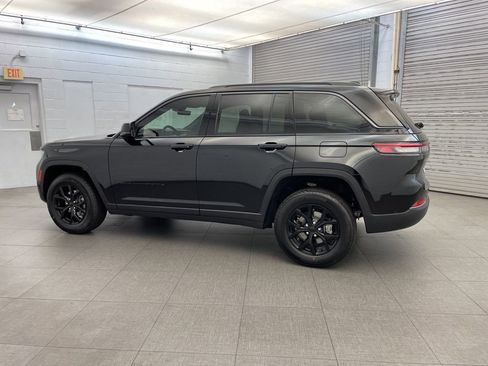 New 2026 Jeep Grand Cherokee Altitude image 5