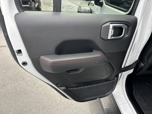 Used 2024 Jeep Wrangler Unlimited Rubicon w/ Technology Group image 25