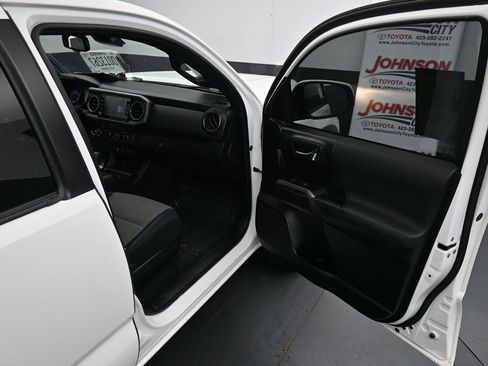 Used 2022 Toyota Tacoma TRD Off-Road w/ Technology Package image 20