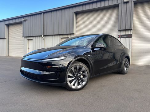 Used 2026 Tesla Model Y 2WD image 5