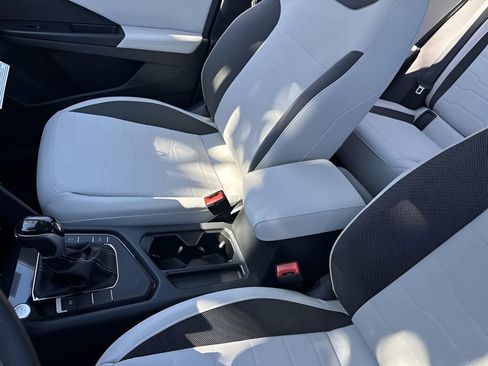New 2026 Volkswagen Taos SE image 21