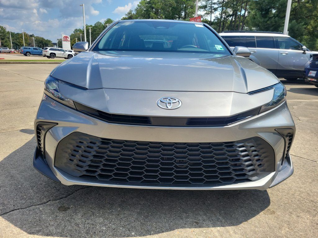 Used 2026 Toyota Camry SE w/ Convenience Package FWD image 4