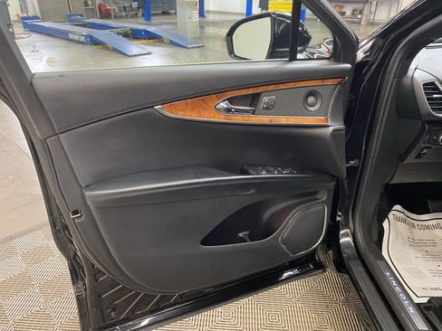 Used 2019 Lincoln Nautilus Select w/ Class II Trailer Tow Package image 27