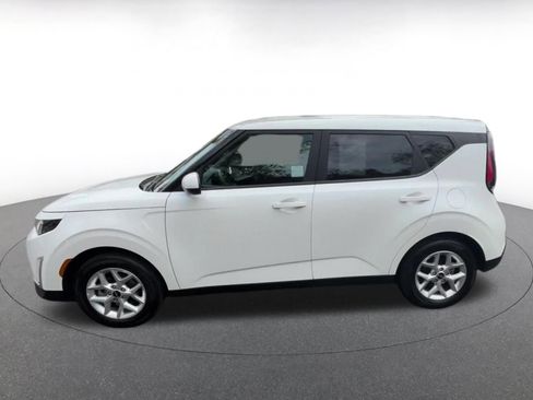 Used 2025 Kia Soul LX w/ LX Technology Package image 9