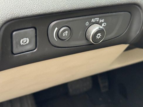 Used 2019 Buick Enclave Essence image 21