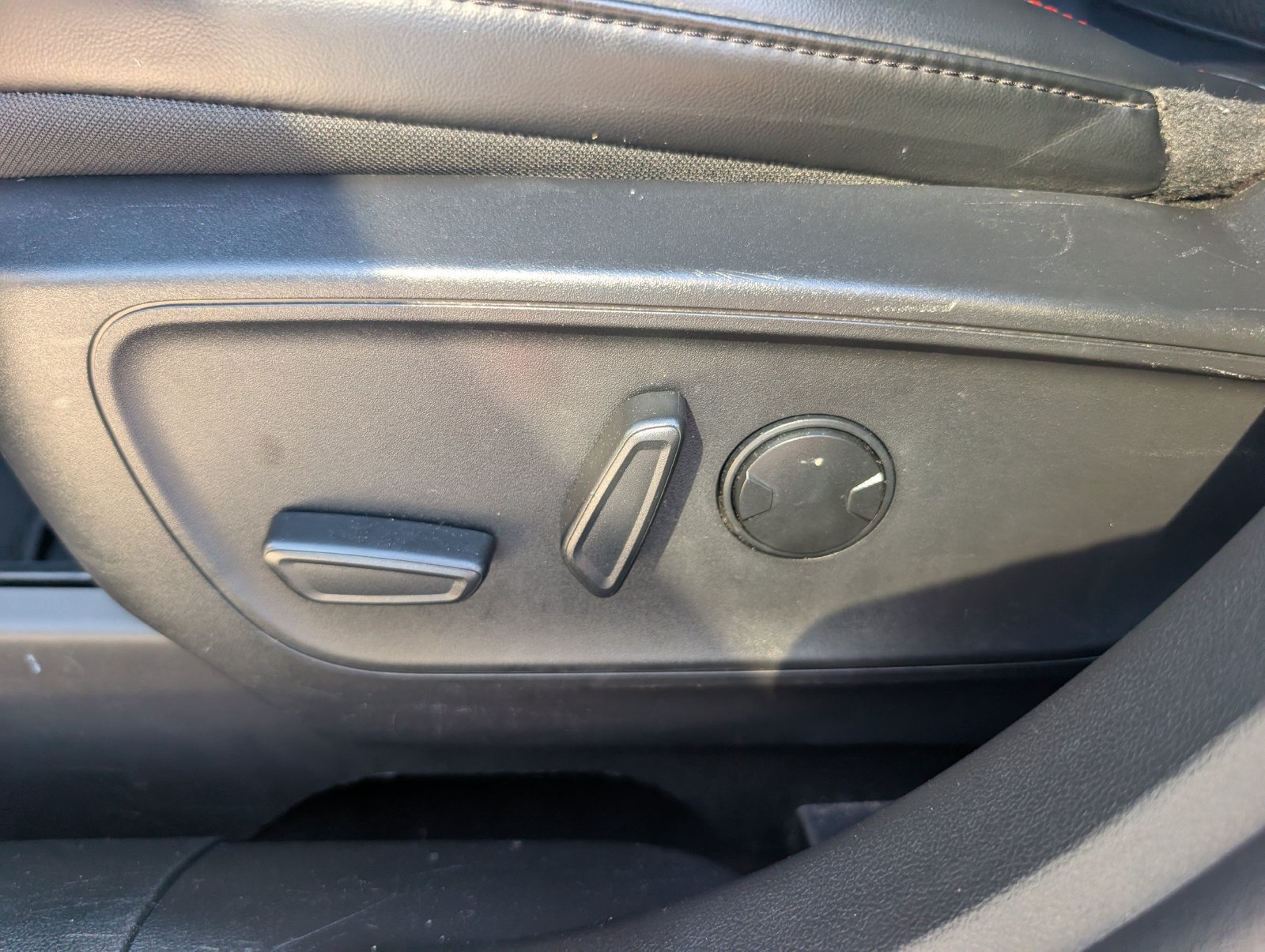 Used 2025 Ford Escape ST-Line Select AWD/4WD image 15