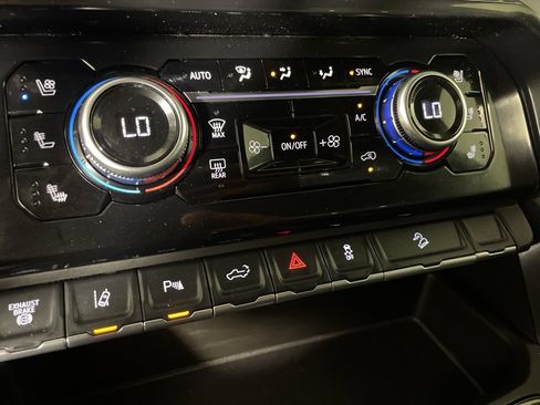 Used 2024 GMC Sierra 2500 AT4 w/ AT4 Premium Plus Package image 31