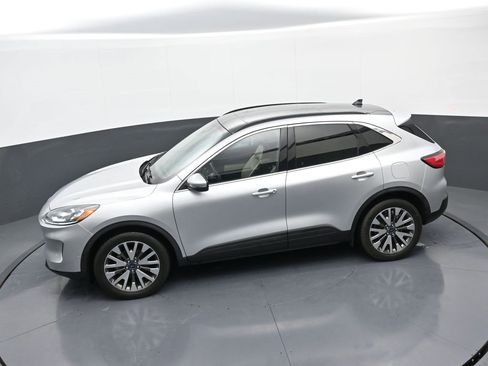 Used 2020 Ford Escape Titanium image 32