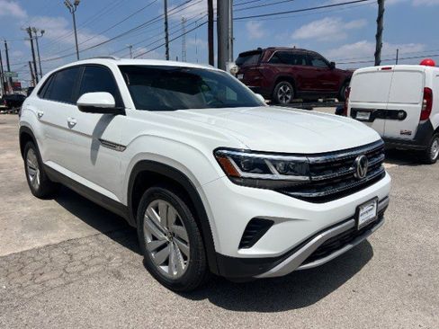 Used 2022 Volkswagen Atlas Cross Sport SE FWD image 5