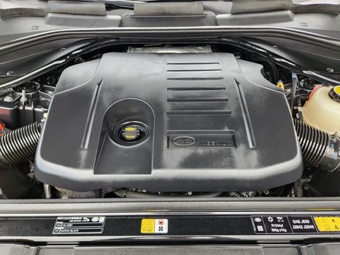 Certified 2025 Land Rover Range Rover SE AWD/4WD image 27
