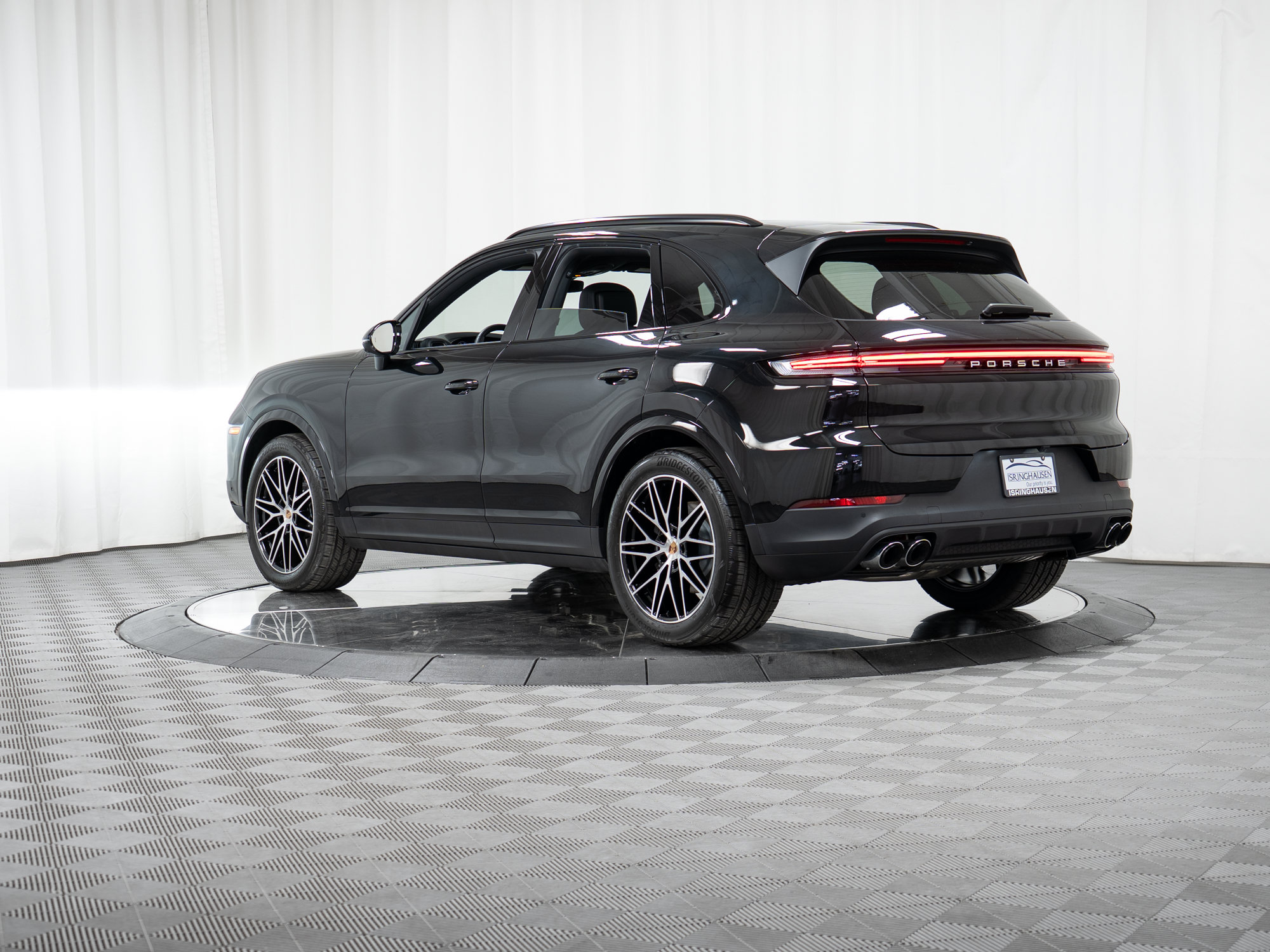 Certified 2026 Porsche Cayenne w/ Premium Package Plus AWD/4WD image 32