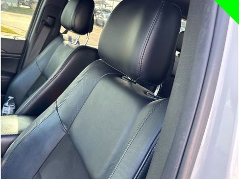 Used 2019 Jeep Grand Cherokee Altitude RWD image 11