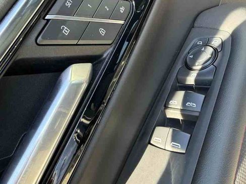 Used 2025 Chevrolet Suburban RST image 24