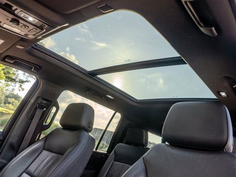 Used 2021 Chevrolet Suburban Z71 AWD/4WD image 29
