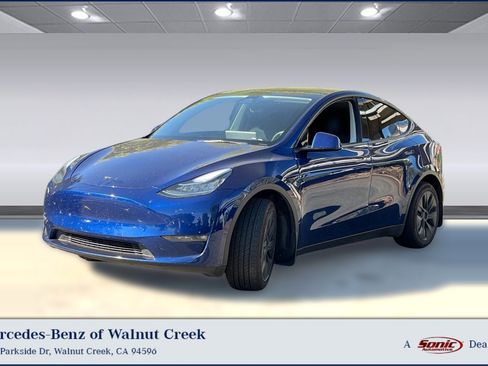 Used 2021 Tesla Model Y Long Range image 1