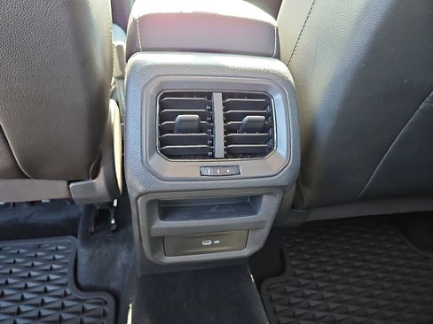 Certified 2022 Volkswagen Taos SE image 8