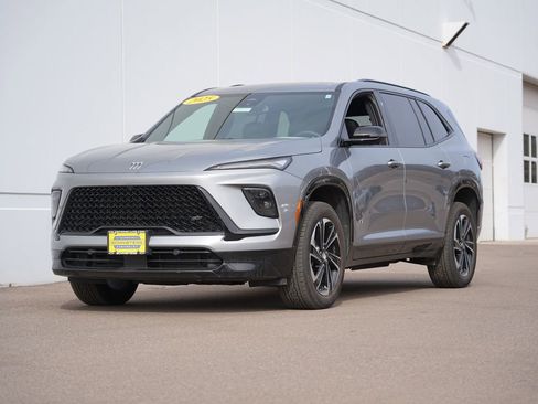 Used 2025 Buick Enclave Sport Touring image 7