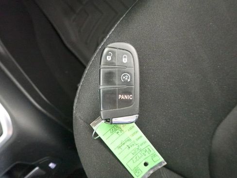 Used 2019 Jeep Renegade Latitude w/ Cold Weather Group image 32