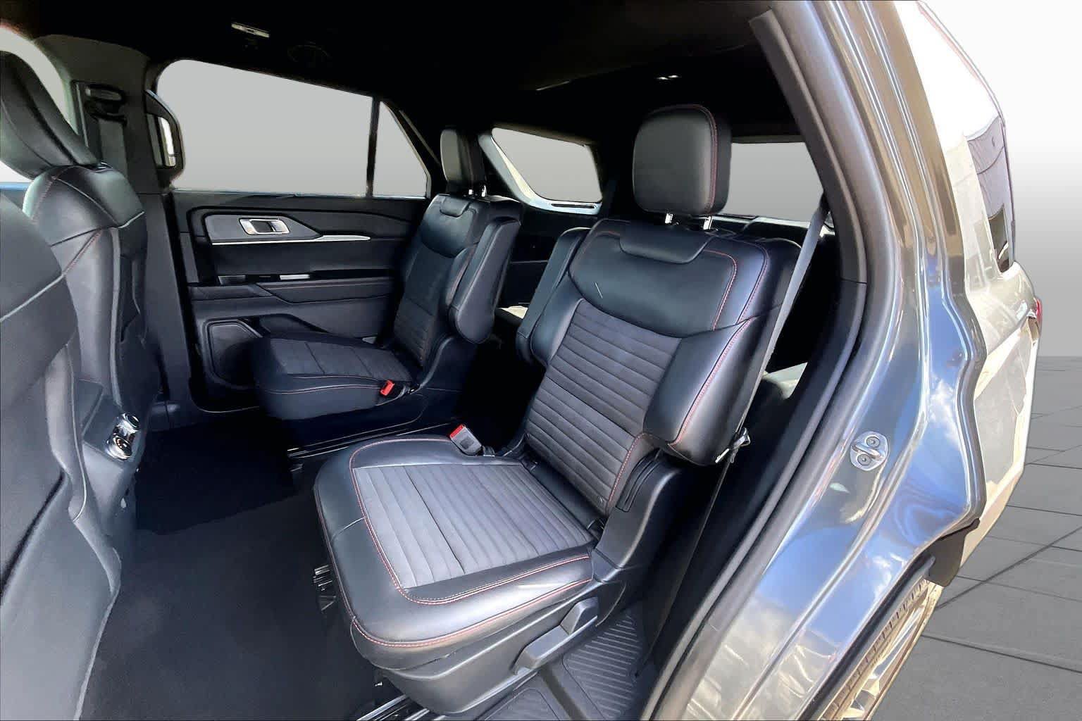 Used 2025 Ford Explorer ST-Line w/ Premium Package AWD/4WD image 20