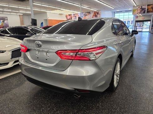 Used 2018 Toyota Camry XLE FWD image 5