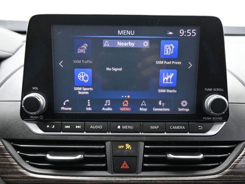 Used 2020 Nissan Altima 2.0 Platinum FWD image 17