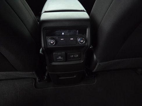Used 2023 GMC Acadia SLE w/ Driver Convenience Package FWD image 21