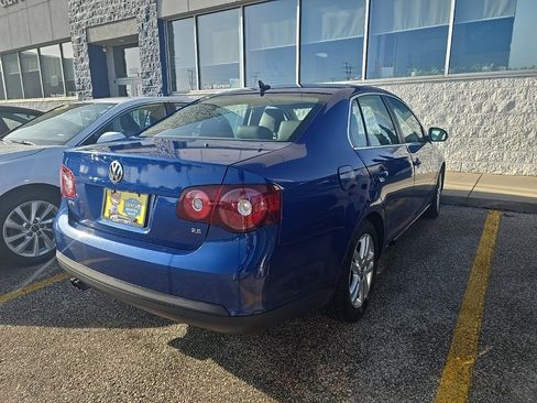 Used 2009 Volkswagen Jetta SEL image 3