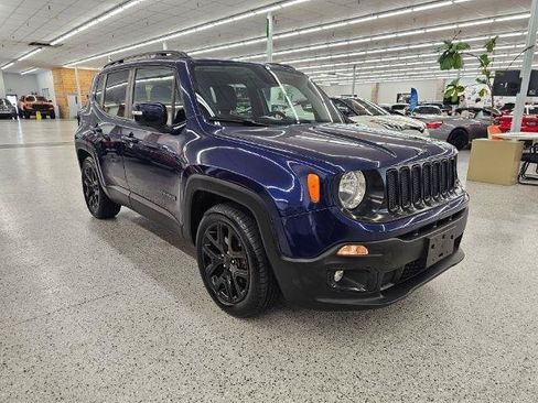 Used 2018 Jeep Renegade Altitude FWD image 4