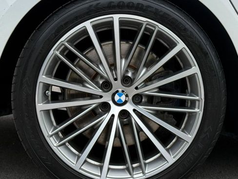 Used 2017 BMW 540i xDrive w/ Sport Package AWD/4WD image 32