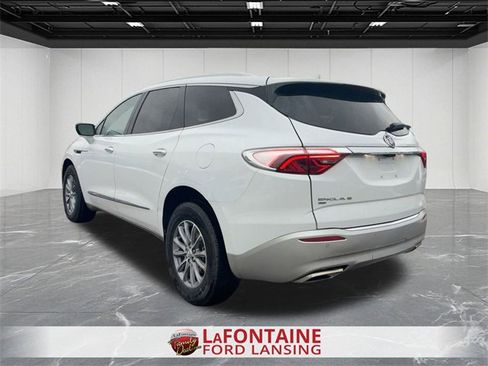 Used 2024 Buick Enclave Premium image 3