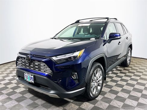 Used 2025 Toyota RAV4 Limited image 4