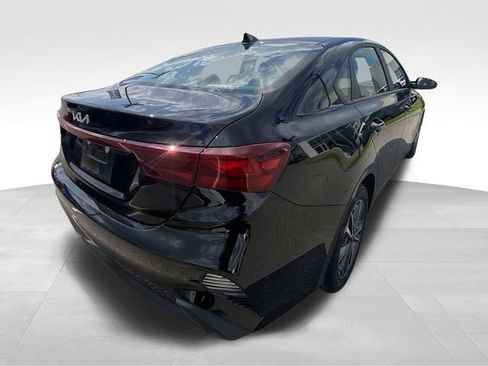 Used 2023 Kia Forte LXS w/ LXS Technology Package FWD image 8