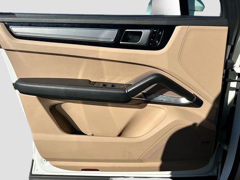Used 2019 Porsche Cayenne Turbo image 22