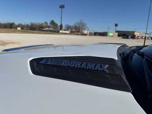 Used 2024 Chevrolet Silverado 2500 LT image 9