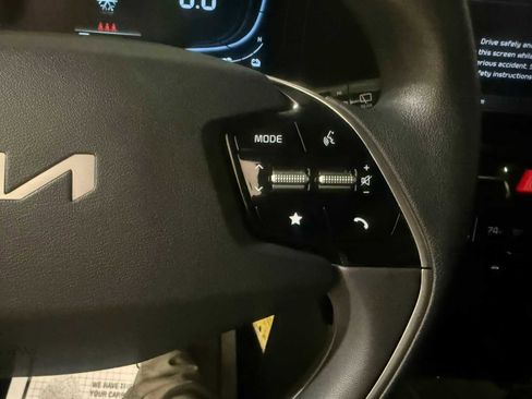 Used 2025 Kia Niro LX image 28