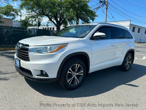 Used 2016 Toyota Highlander XLE AWD/4WD image 18