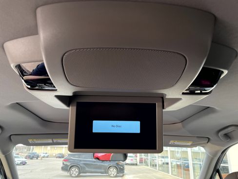 Used 2021 Honda Pilot Touring image 11