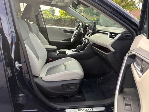 Used 2023 Toyota RAV4 Limited AWD/4WD image 30