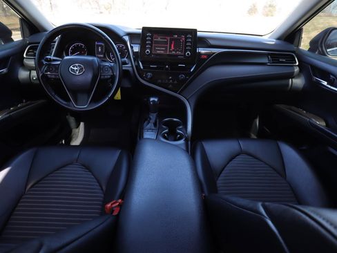 Used 2022 Toyota Camry SE image 17