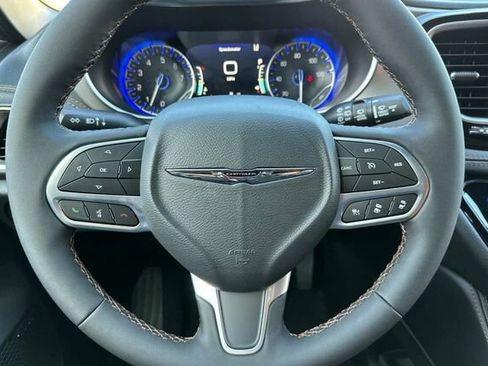 New 2026 Chrysler Pacifica Pinnacle image 23