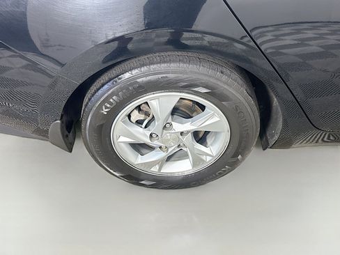 Used 2023 Hyundai Elantra SE image 32