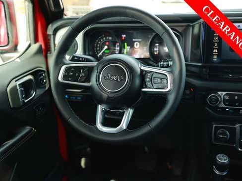 Used 2025 Jeep Wrangler Unlimited Sahara AWD/4WD image 27