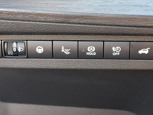 Certified 2025 Nissan Ariya AWD image 25