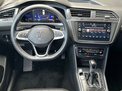 Certified 2023 Volkswagen Tiguan SE w/ Panoramic Sunroof Package FWD image 14