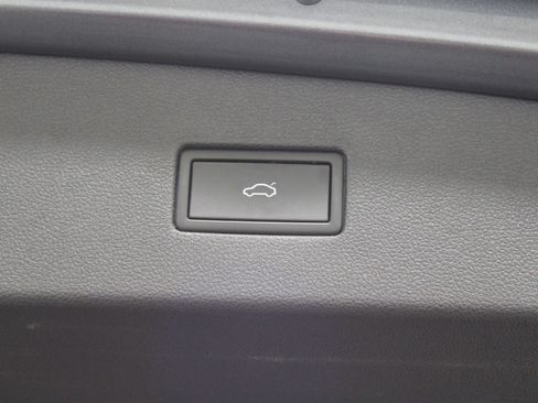 Used 2021 Volkswagen Tiguan SEL Premium R-Line image 24