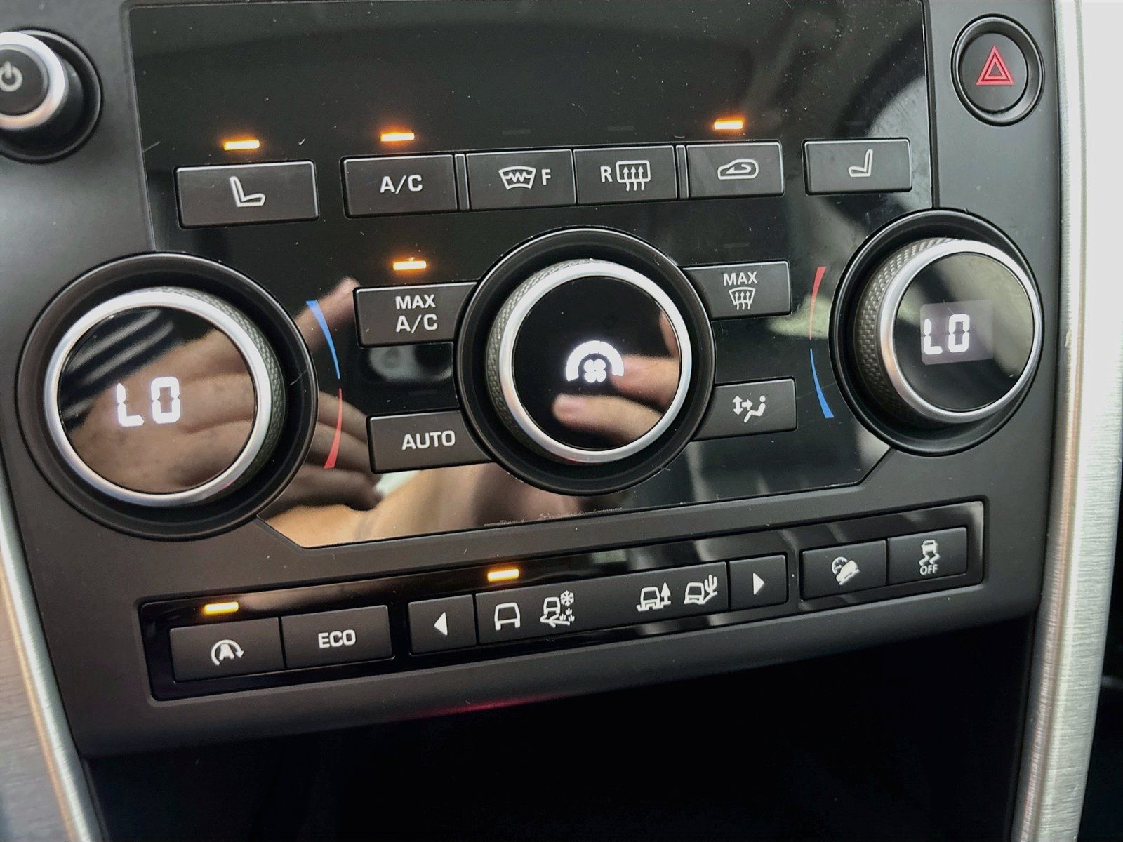 Used 2017 Land Rover Discovery Sport HSE AWD/4WD image 16