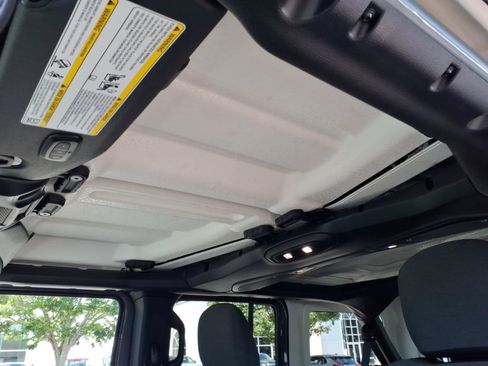 Used 2024 Jeep Wrangler Unlimited AWD/4WD image 6