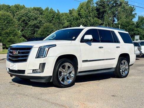 Used 2017 Cadillac Escalade Luxury AWD/4WD image 6